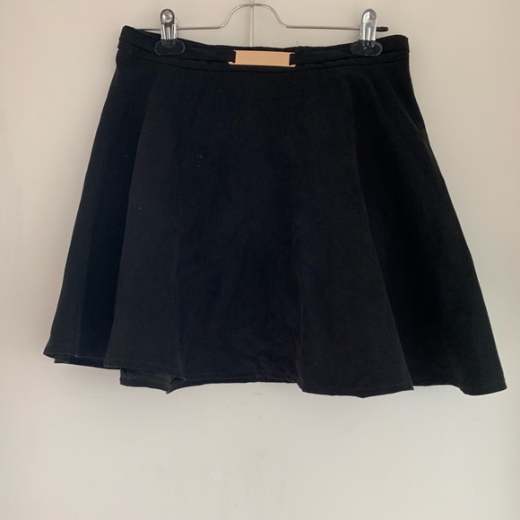 Skirts - Picture 2 of 5